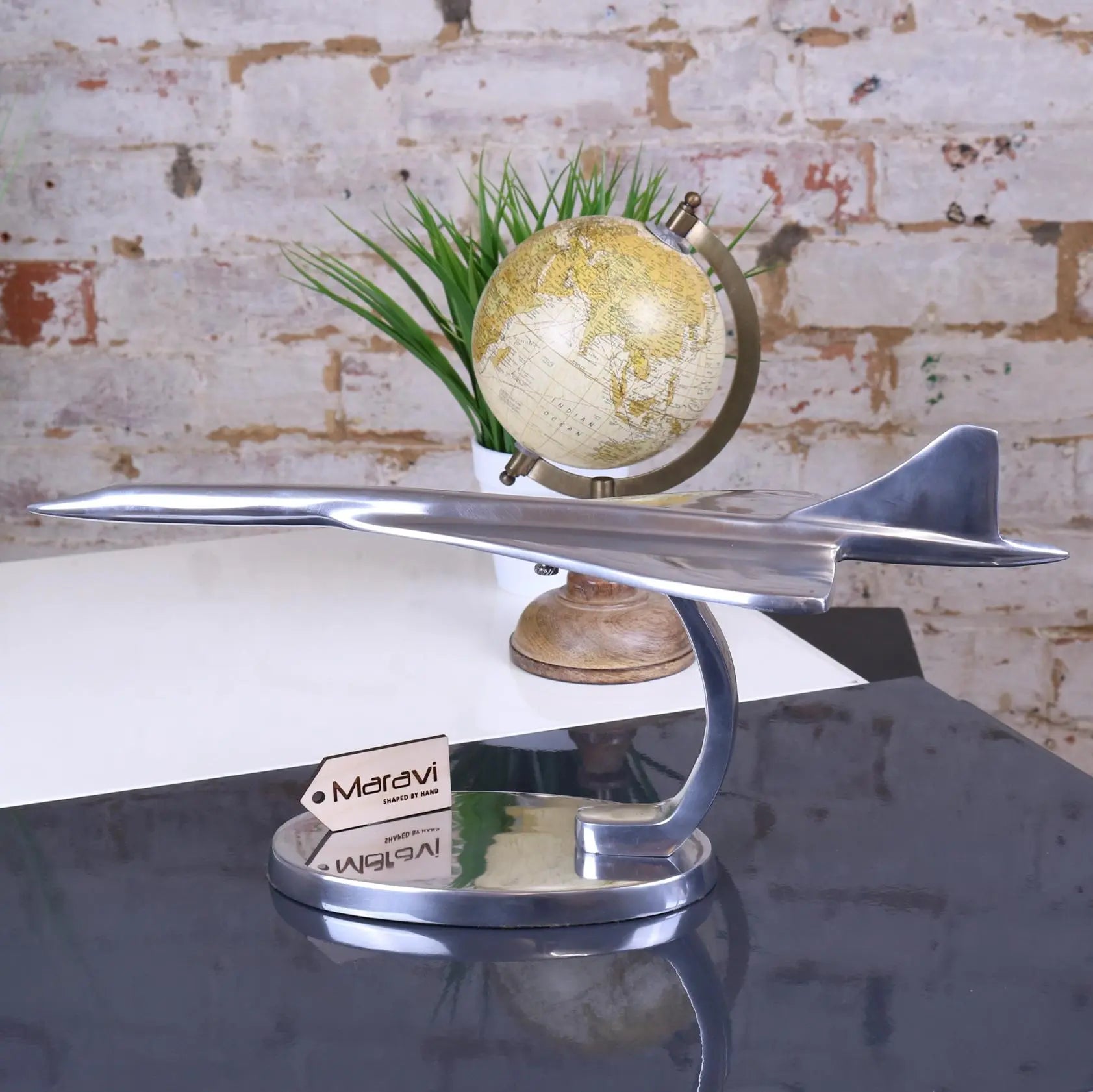 Saran Concorde Model – A 42cm Tribute to the Most Iconic Aircraft Ever Built