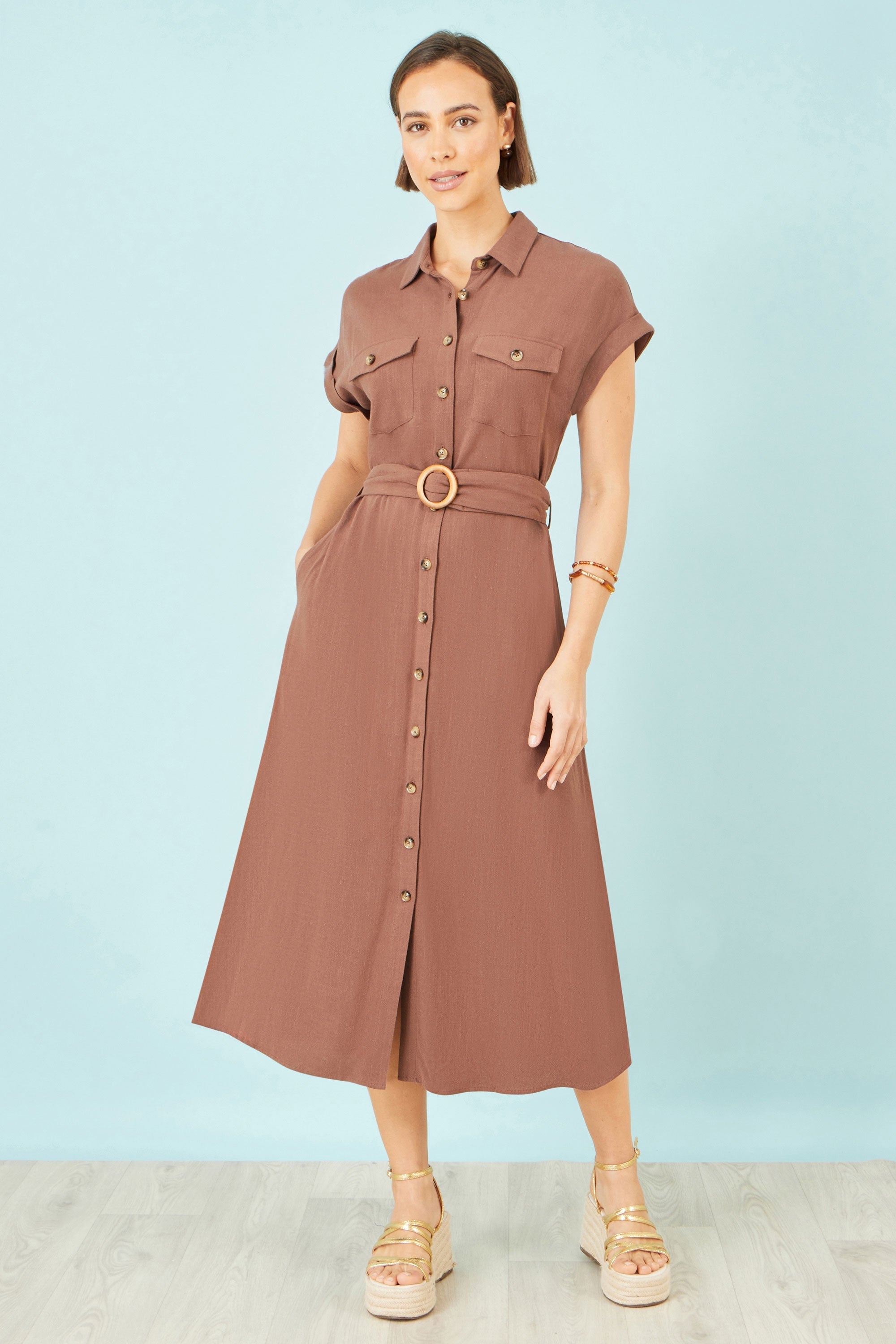 Style Meets Comfort: The Yumi Brown Midi Shirt Dress You Need This Season