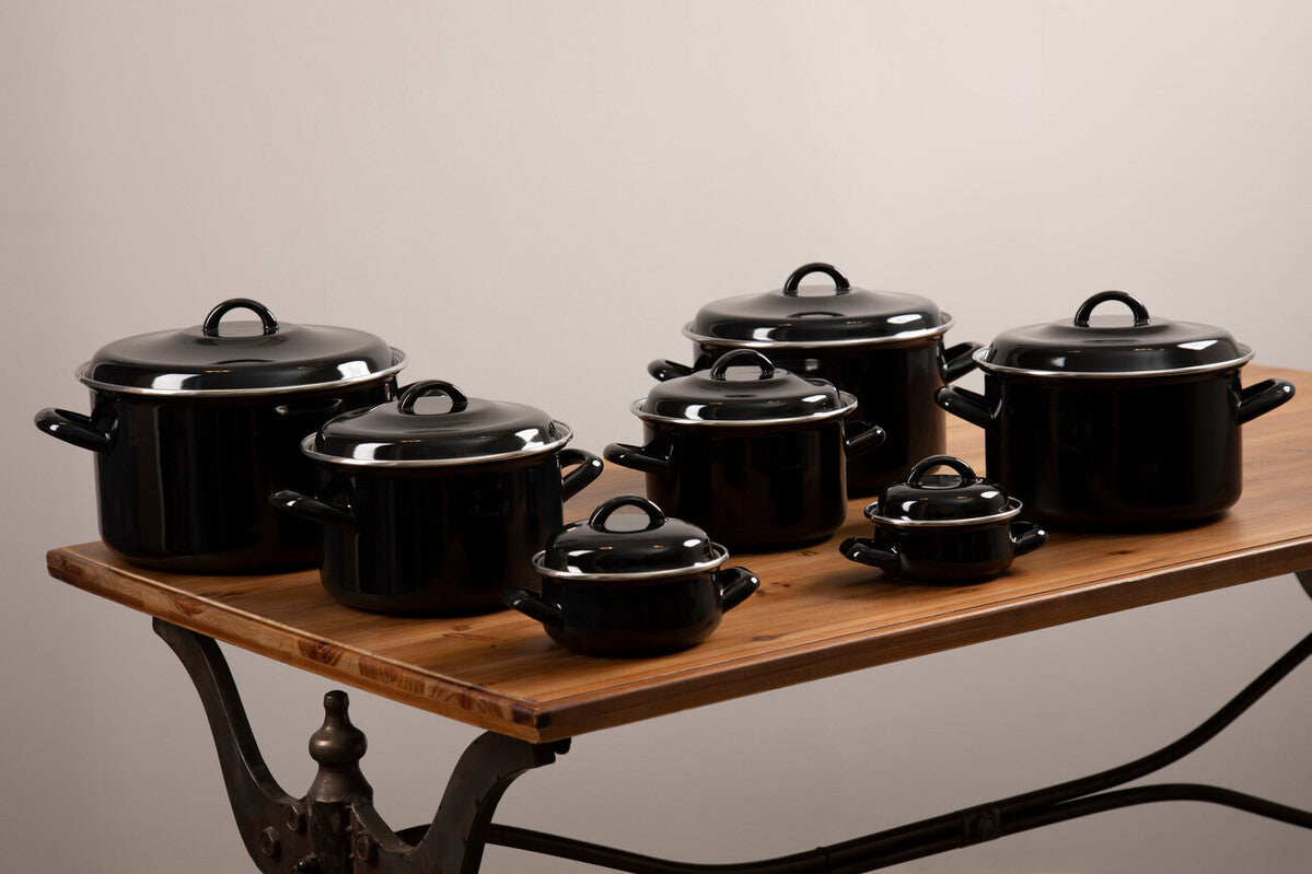 Orsina Porter Black Enamel Casserole Dish with Lid – 22cm Dutch Oven