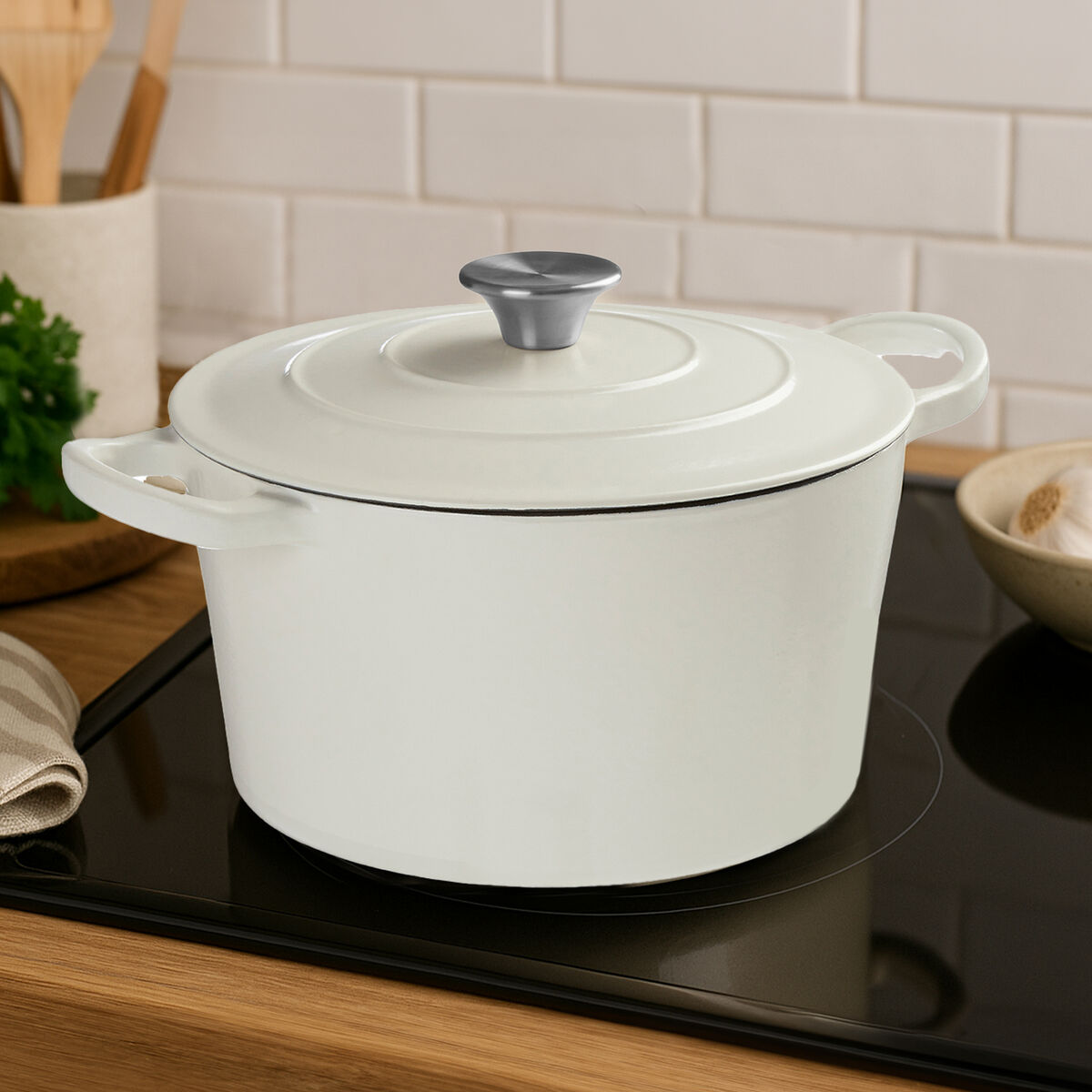 Orsina Hygge White Cast Iron Casserole Dish – 23cm Scandinavian Dutch Oven
