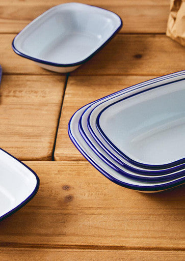 Orsina From Scratch 22cm Rectangular Pie Dish – Blue Rim Enamel