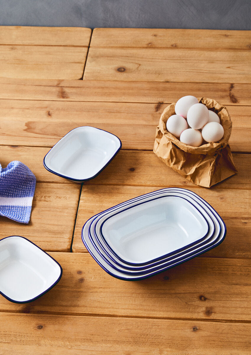 Orsina Rectangular Pie Dish – 24cm White Enamel Baking Dish with Blue Rim