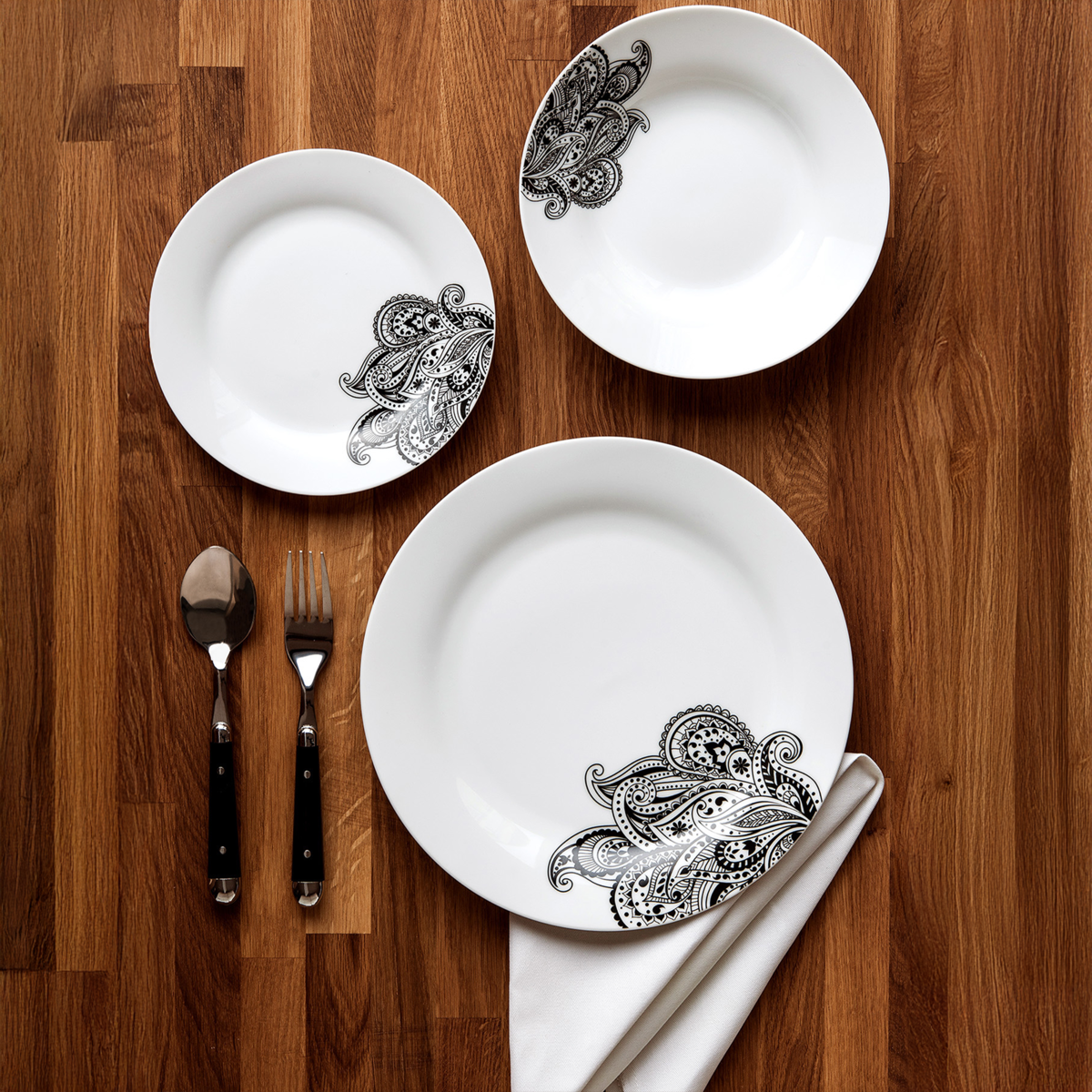 Orsina Avie Prince 12-Piece Ceramic Dinnerware Set – Black & White