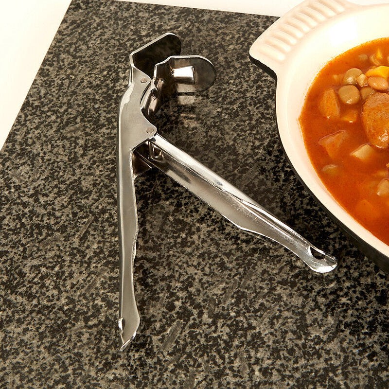 Orsina Bygone Casserole Clamp – Traditional Rimmed Bakeware Lifter