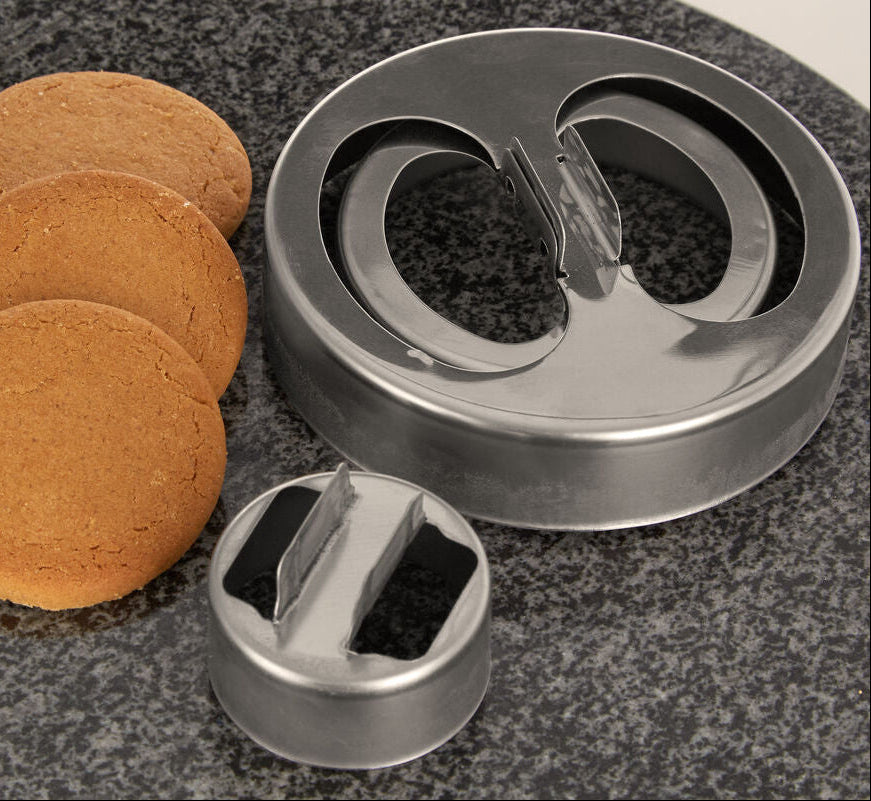 Orsina Bygone Cookie Cutters – Set of 3 Graduated Round Pastry Cutters