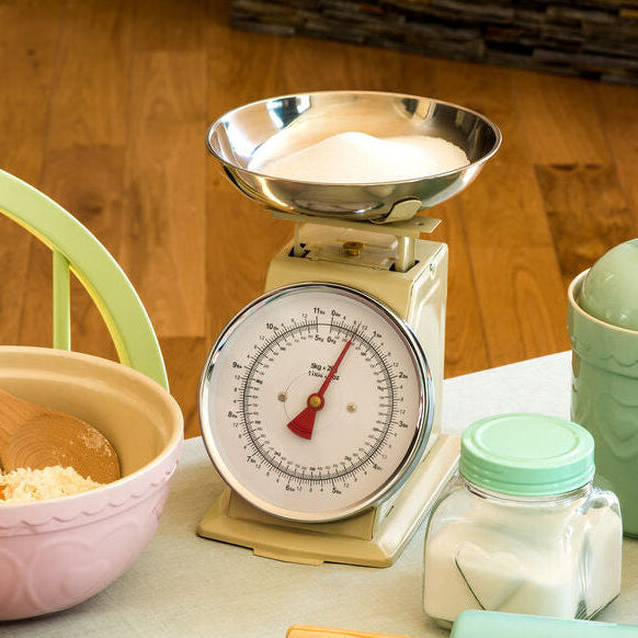 Orsina Olivier Retro Kitchen Scale – 5kg Analogue Dial in Cream