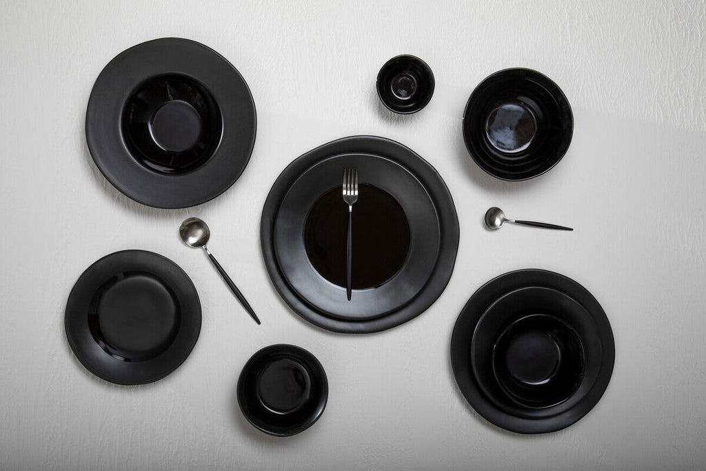 Orsina Avie 16-Piece Cutlery Set – Matte Black and Silver Flatware