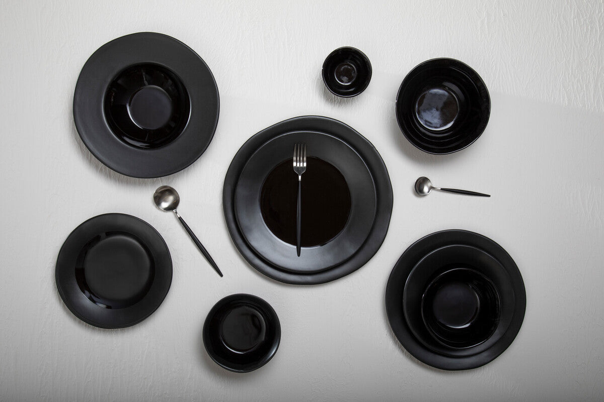 Orsina Avie 16-Piece Cutlery Set – Matte Black and Silver Flatware