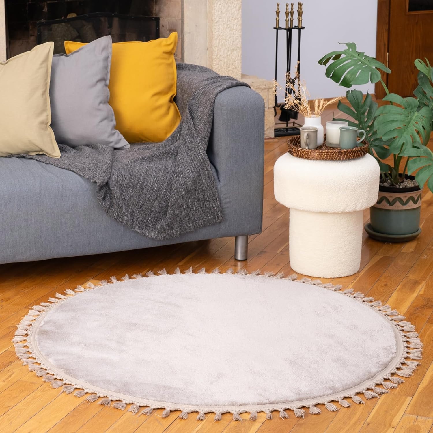 Massive Discounts Circular Bedroom Rug – 120cm Soft Fluffy Beige Carpet