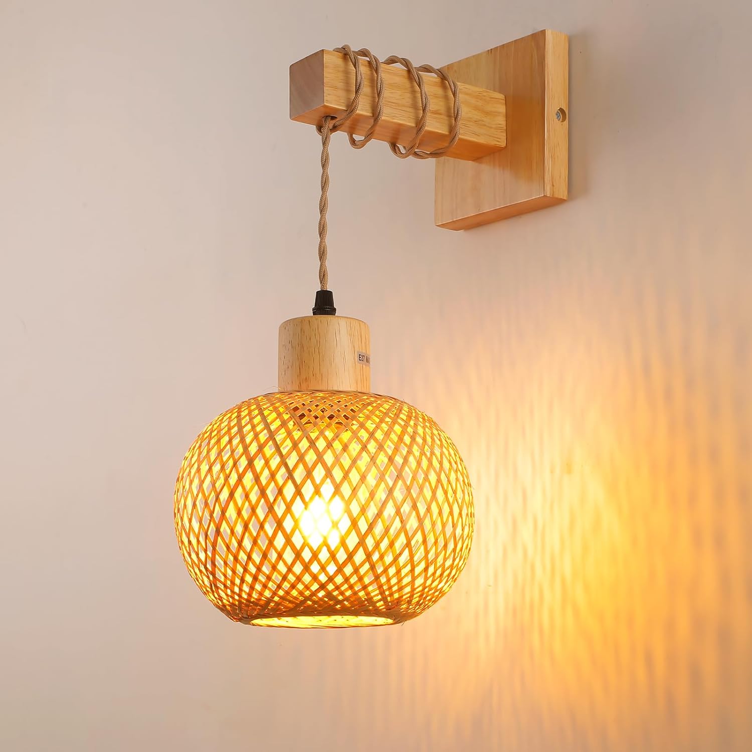 Schindora Handwoven Bamboo Wall Light – Boho Rattan E27 Indoor Sconce