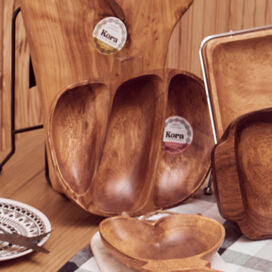 Orsina Acacia Wood 3-Section Apple Shaped Serving Dish – Natural
