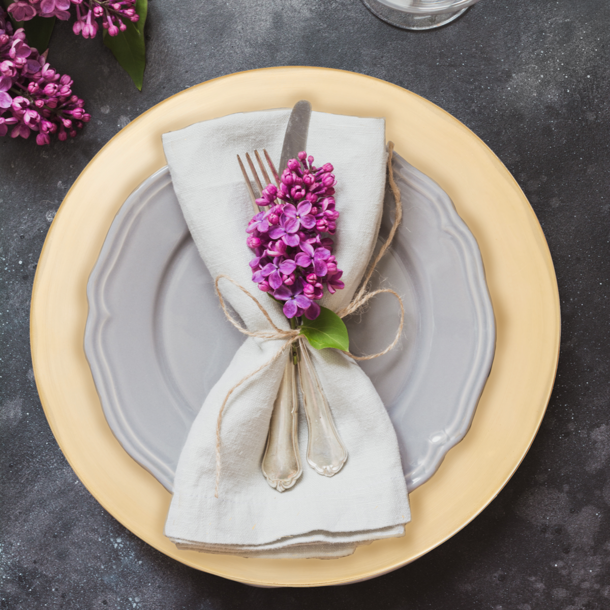 Orsina Dia Flat Gold Charger Plate – Distressed Metallic Table Decor