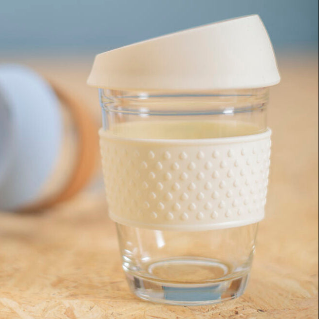 Orsina Glass Mug with Cream Silicone Band and Lid – Reusable Cup