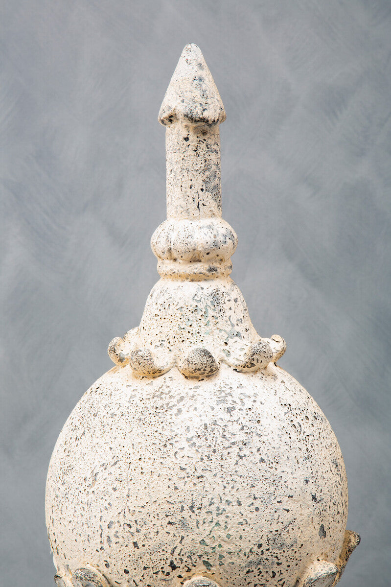 Orsina Plato Small Stone Effect Urn – White Distressed Fibreglass