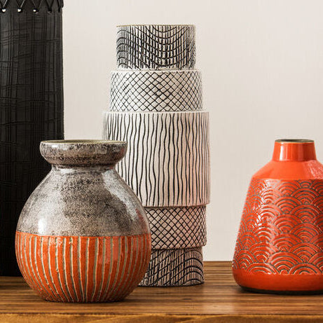Orsina Mono Earthenware Vase – Handcrafted Black and White Tower