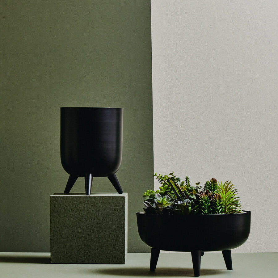 Orsina Alina Black Metal Planter – Modern Round Sculptural Plant Pot