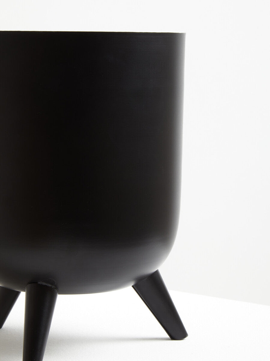 Orsina Alina Black Vase – Tall Mid-Century Modern Footed Iron Vase