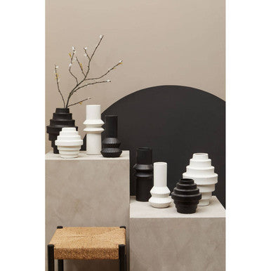 Orsina Fabia Black Ribbed Vase – Matte Ceramic Sculptural Home Decor