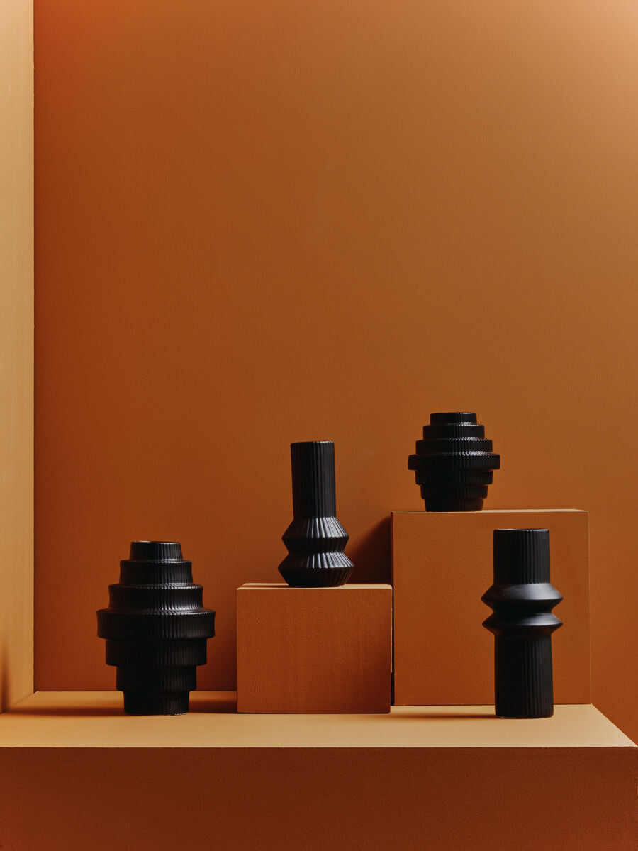 Orsina Fabia Matte Black Ceramic Step Vase – Modern Minimalist Decor