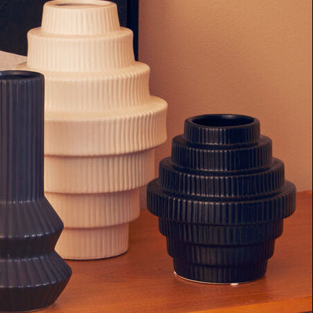 Orsina Fabia Matte Black Ceramic Step Vase – Modern Minimalist Decor