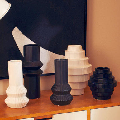 Orsina Fabia Matte Black Ceramic Step Vase – Modern Minimalist Decor