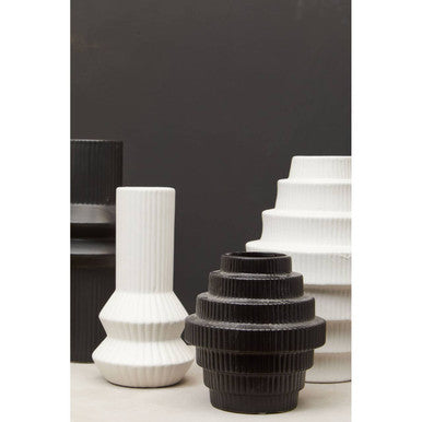 Orsina Fabia Matte Black Ceramic Step Vase – Modern Minimalist Decor