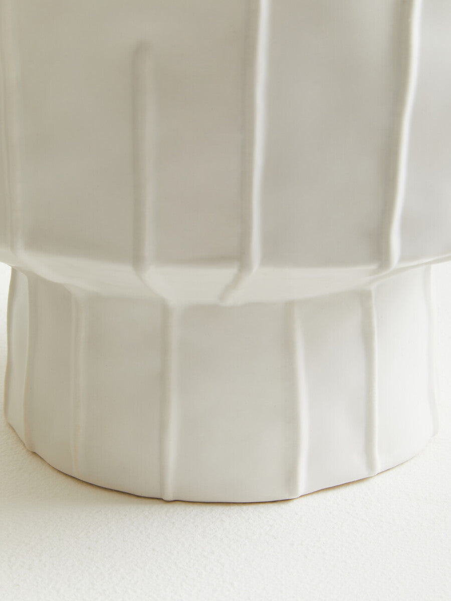 Orsina Fara White Ceramic Vase – Textured Geometric Modern Decor