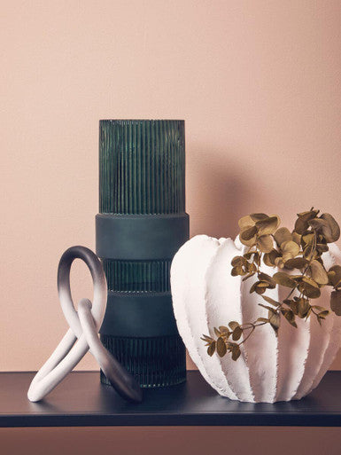 Orsina Broc White Textured Vase – Modern Ridged Polyresin Decor
