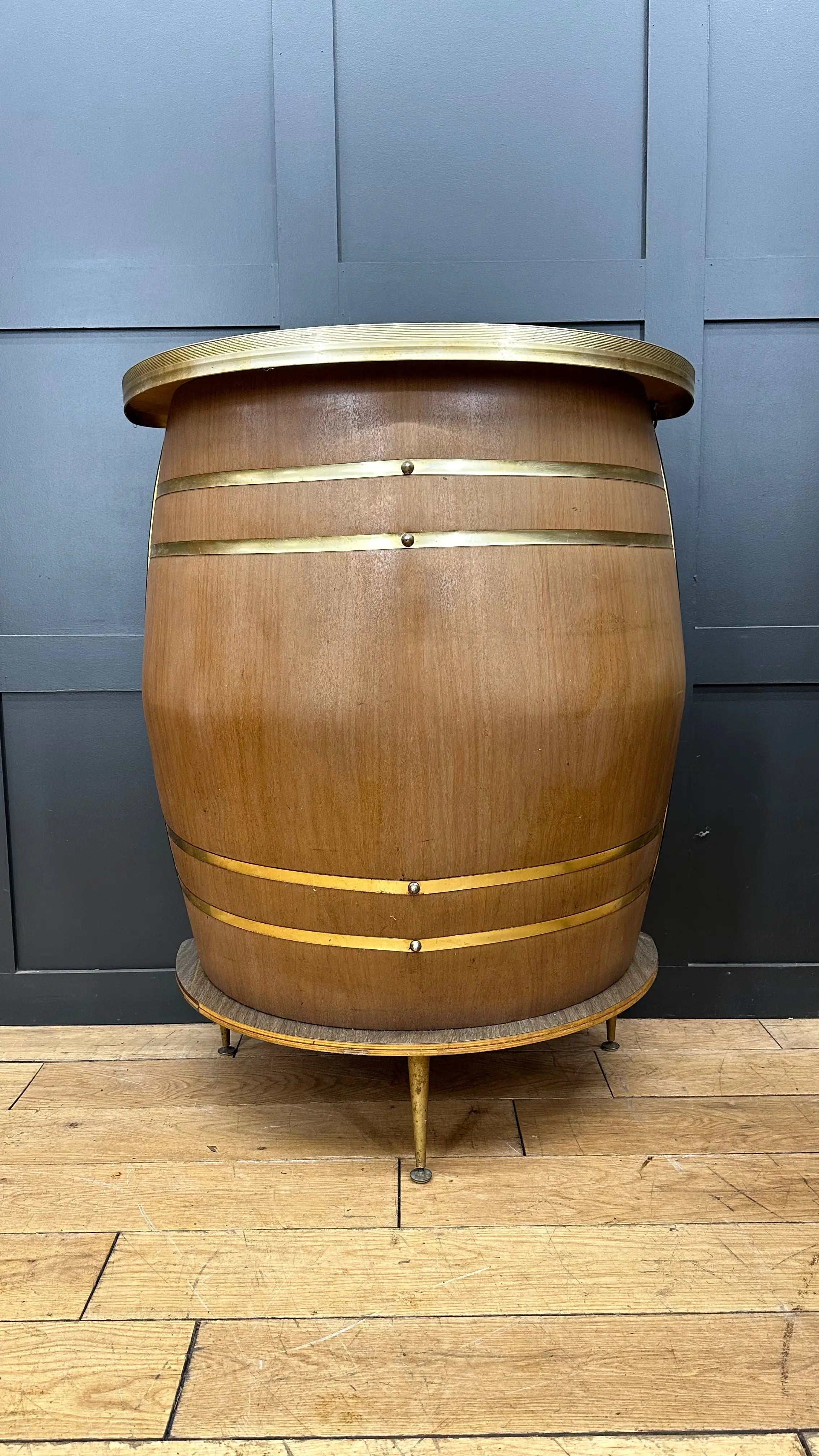 Retro Home Bar / Man cave Barget Bar And Stool / Half Barrel Bar / Retro Pub