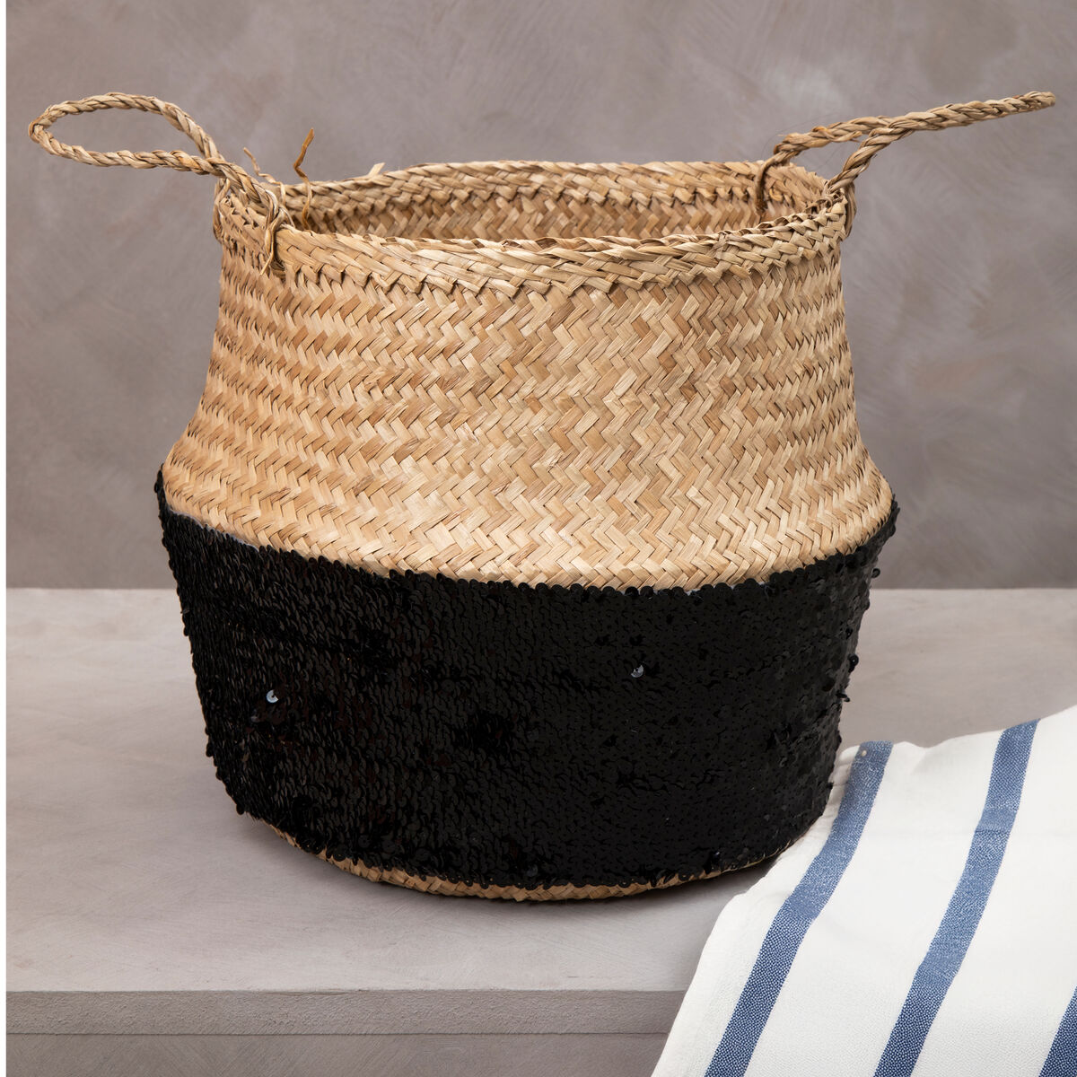Orsina Medium Seagrass Basket – Black and Natural Woven Storage