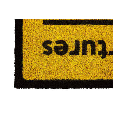 Orsina Arrivals Departures Coir Doormat – Travel Inspired Entryway Mat