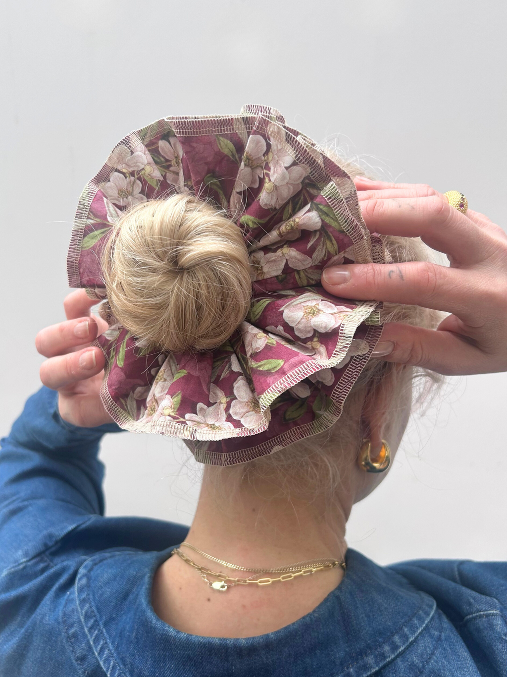 No More Nobody Azaria Organic Cotton Floral Scrunchie – Burgundy