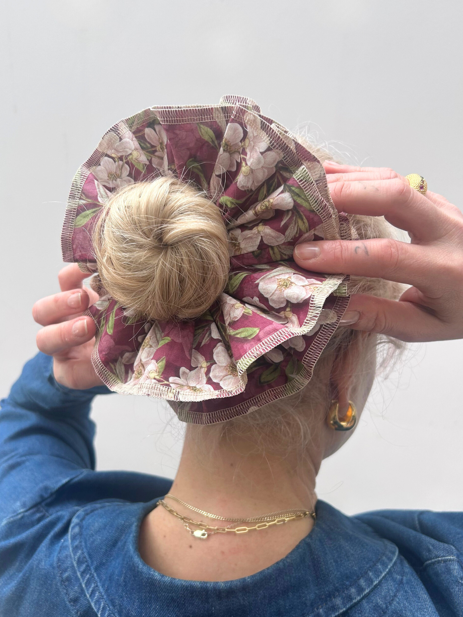 No More Nobody Azaria Organic Cotton Floral Scrunchie – Burgundy