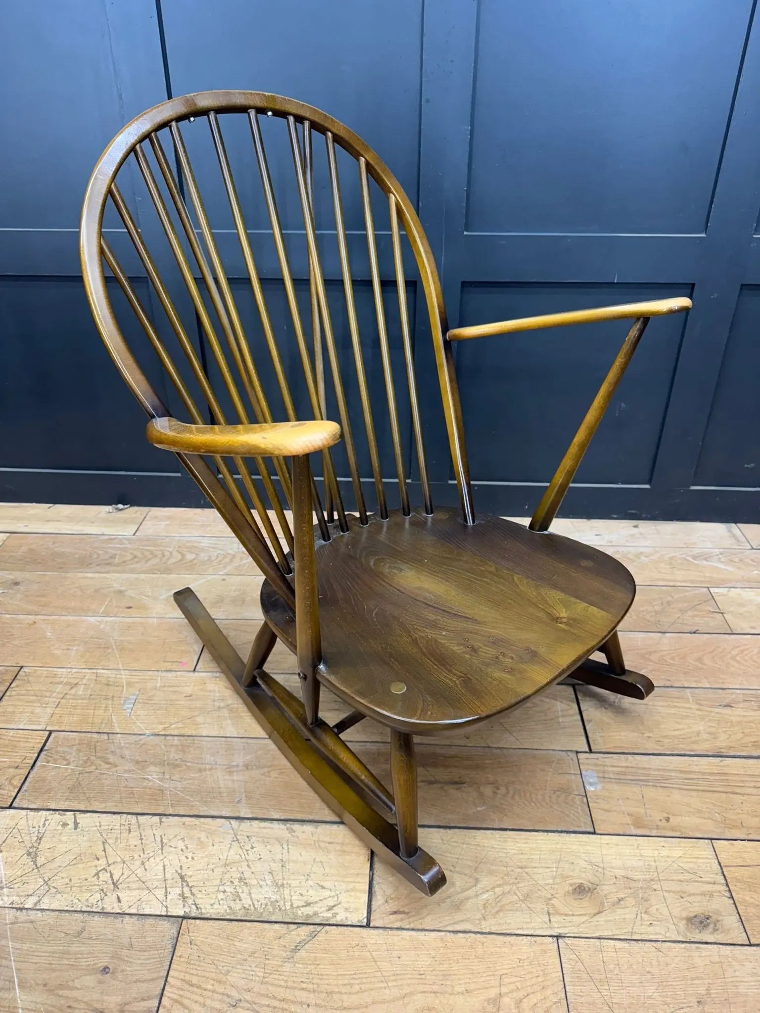 Ercol Grandfather Rocking Chair Model 315 With Original Cushions / Armchair A