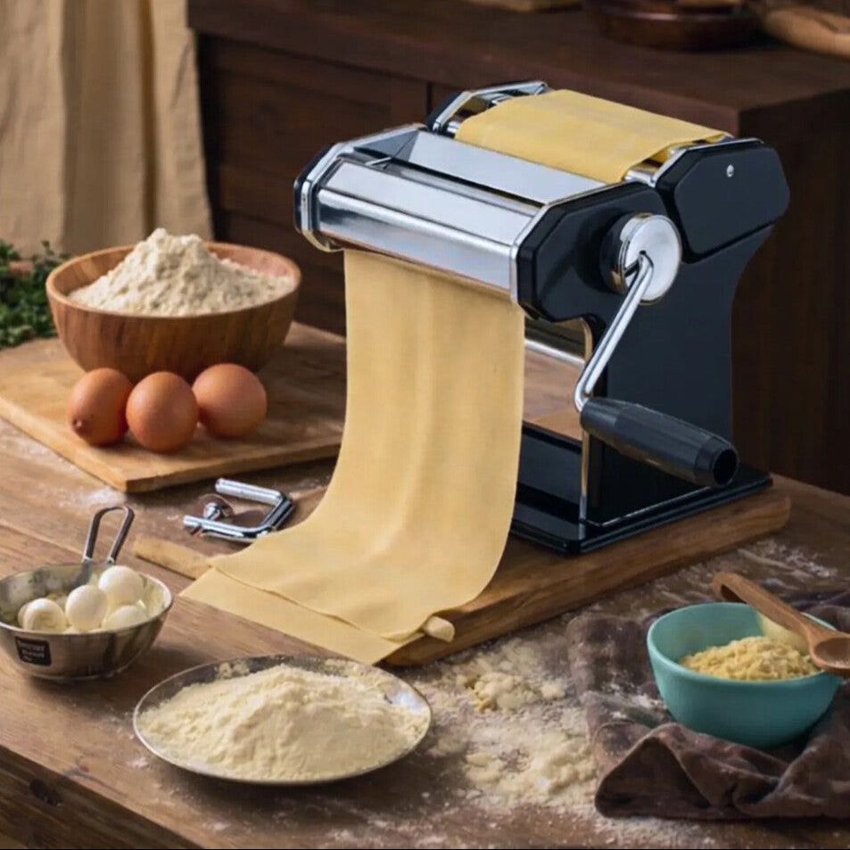 Orsina Pasta Maker – Black and Chrome Manual Noodle Machine
