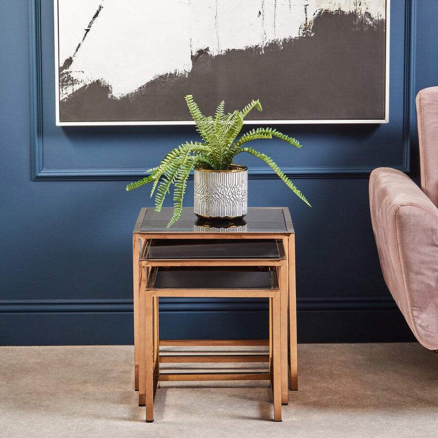 Orsina Artificial Fiori Fern in White Cement Pot with Iron Stand