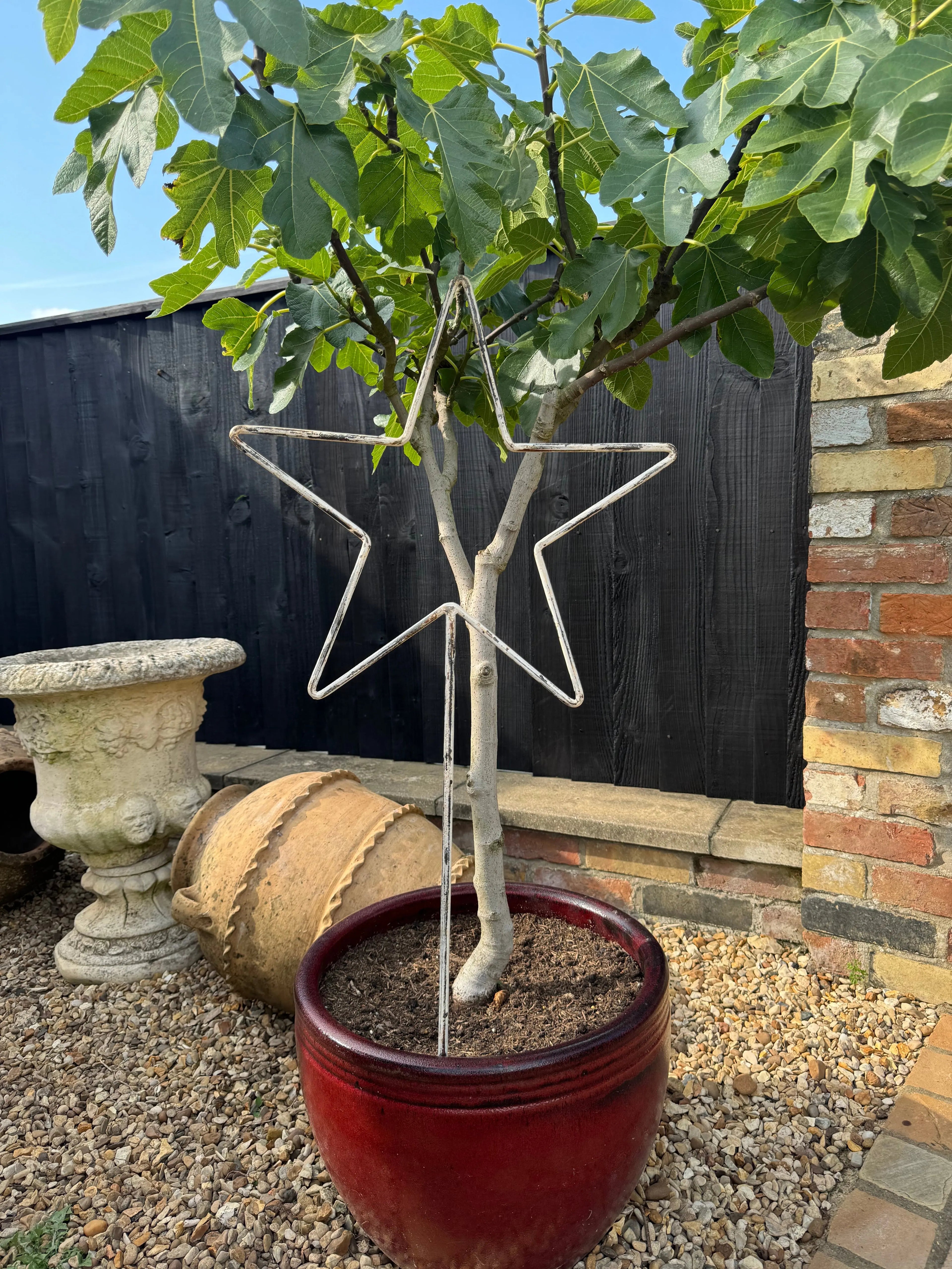 Rustic Warehouse Norfolk Metal Garden Star Lawn Decor – Distressed Cream