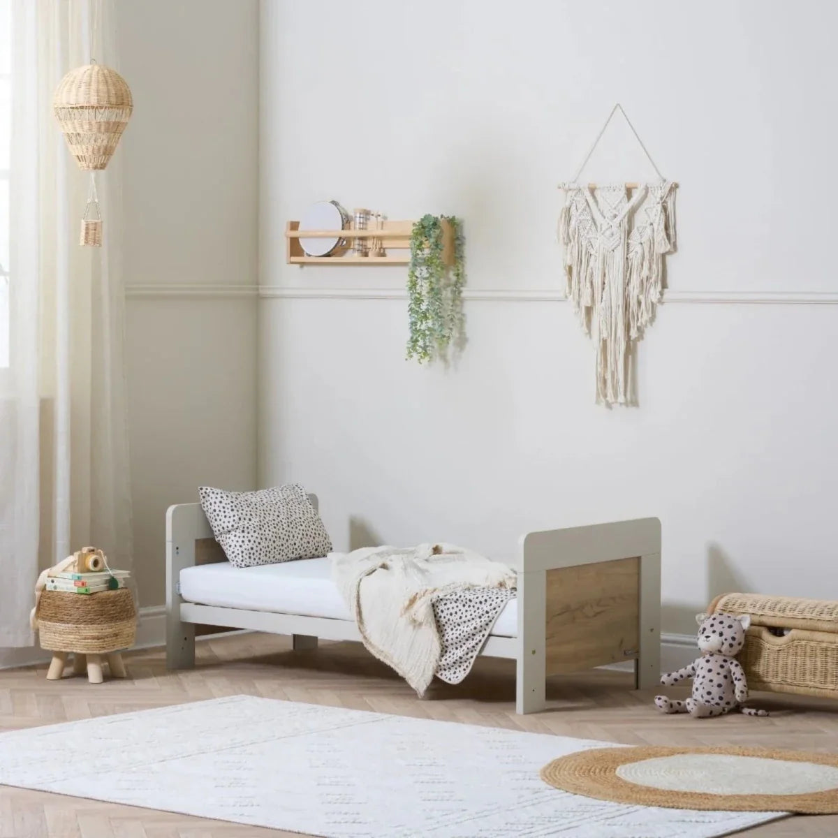 Tutti Bambini Alba Cot Bed - White Sand / Distressed Oak