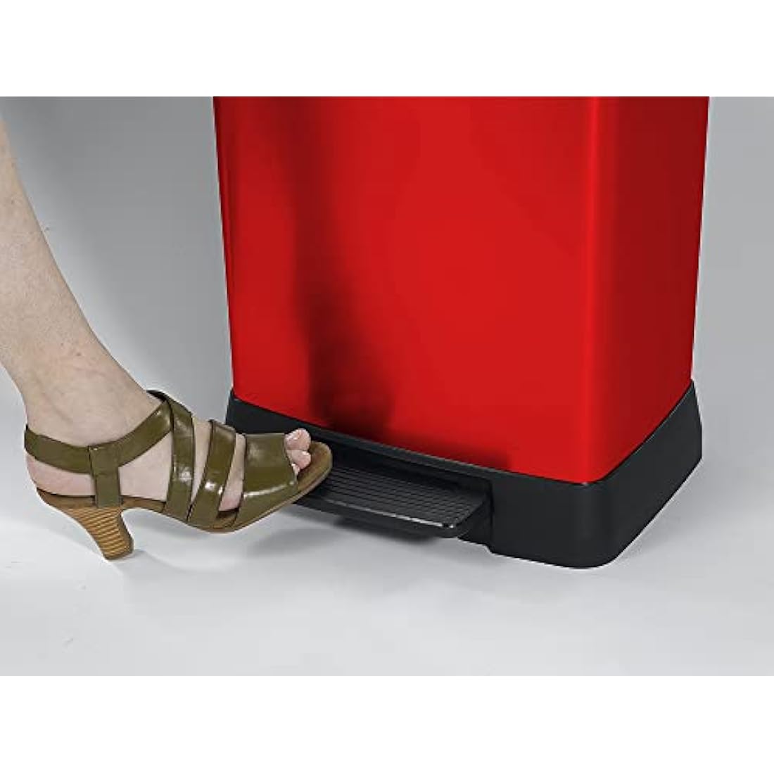 Curver 50L Kitchen Pedal Bin – Recycled Metal Effect Soft Close - Red