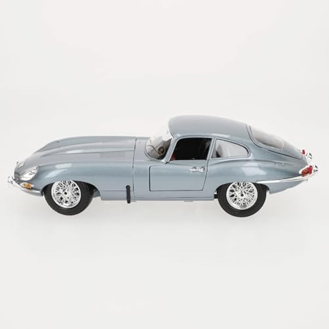 Bburago Jaguar E-Type Coupe 1961 - 1:18 Scale Diecast Model Car