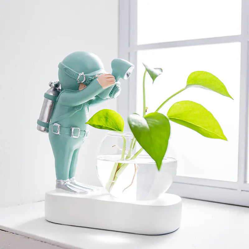 Creative Astronaut & Diver Hydroponic Glass Vase – Modern Home Decor
