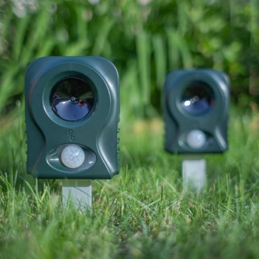 Pestbye V2 Battery Operated Ultrasonic Cat Repellent - Garden Scarer