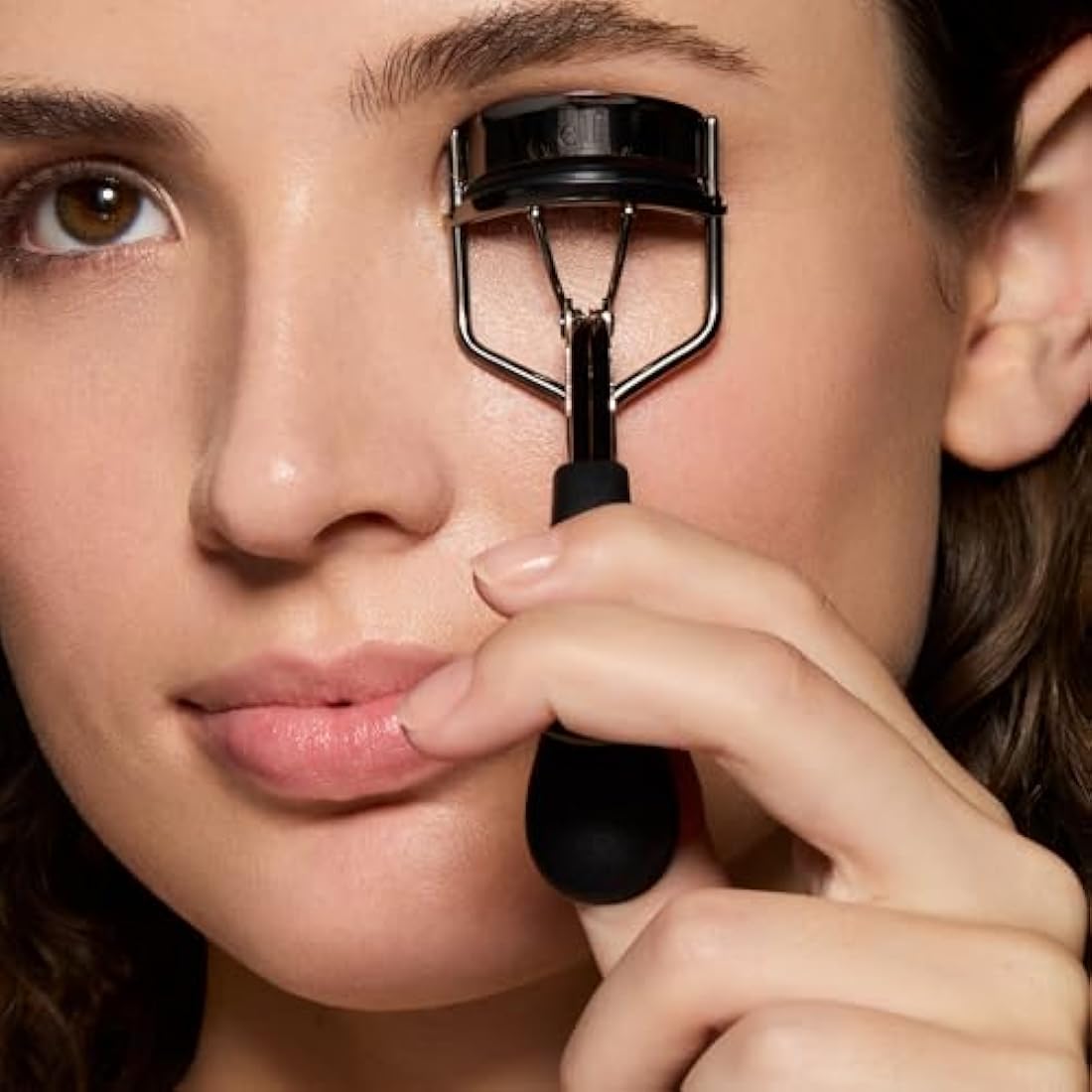 e.l.f. Pro Eyelash Curler – Contoured Lash Lift Tool with Refill Pad