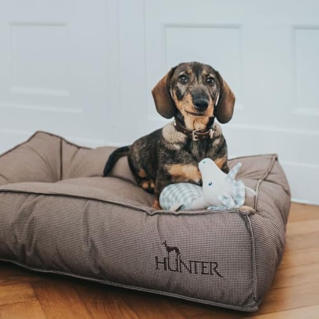 HUNTER Lancaster Dog Bed – Soft Padded Washable Luxury Pet Bed