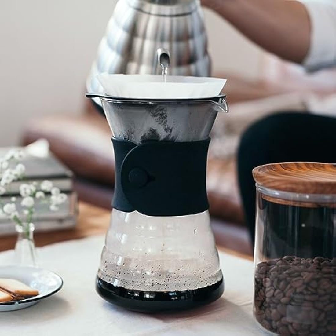 Hario V60 Drip Decanter - 700ml Pour-Over Coffee Brewer & Server
