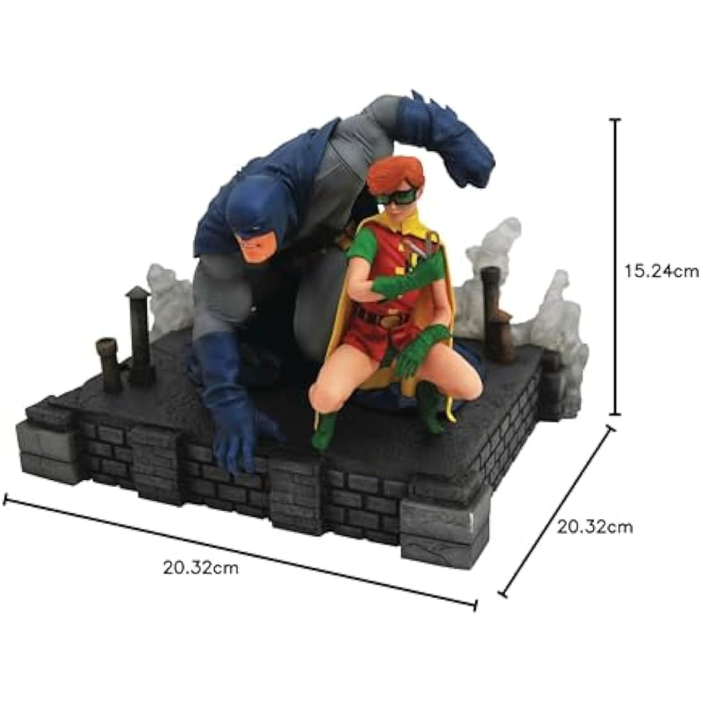 Batman Dark Knight PVC Diorama - Diamond Select Toys 9-Inch Figure