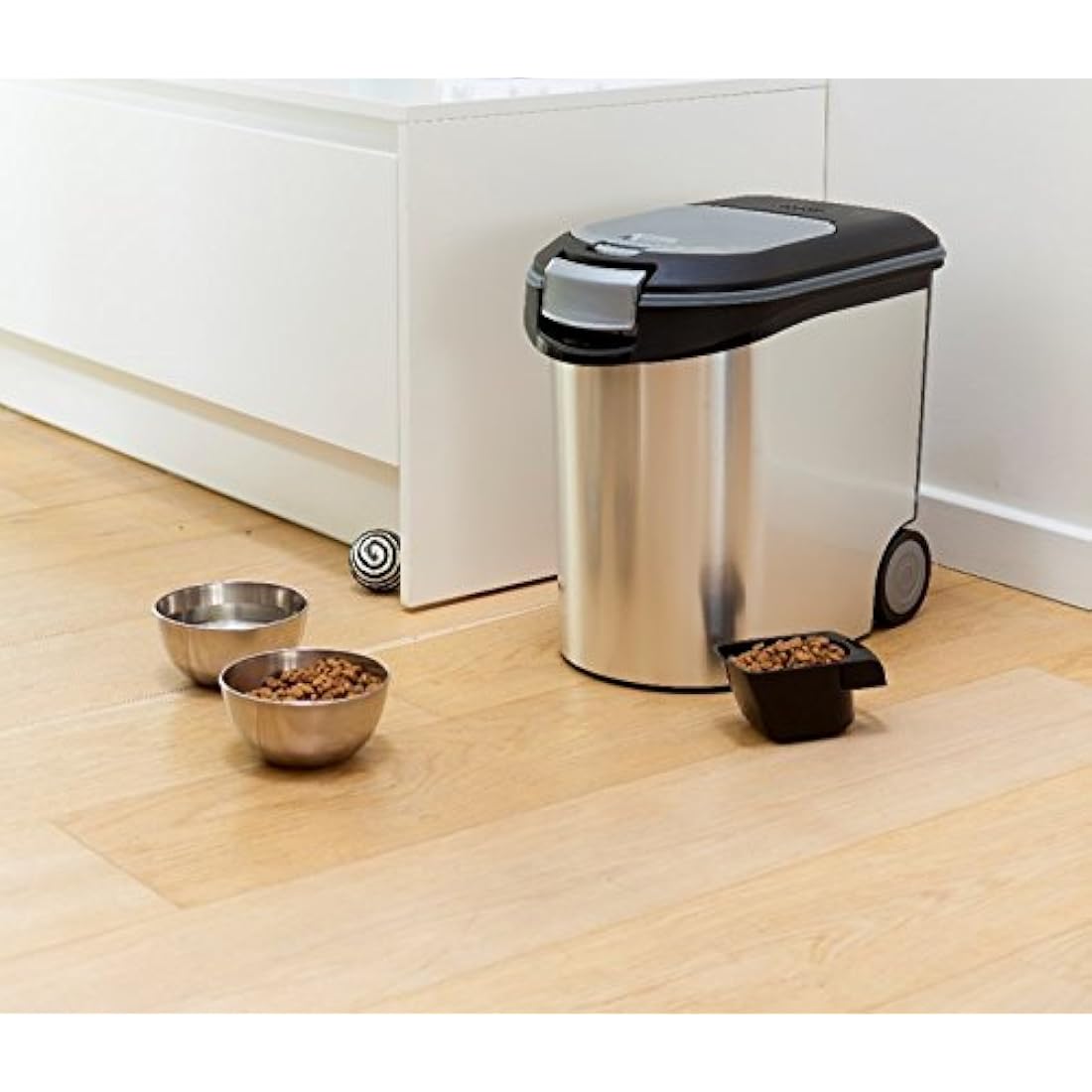 Curver Pet Dry Food Container – 35 Litre Airtight Storage Bin
