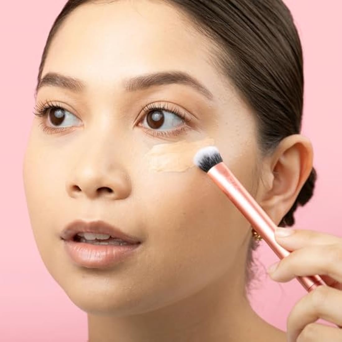 Real Techniques Expert Concealer Brush – Dense Bristles for Liquid & Cream