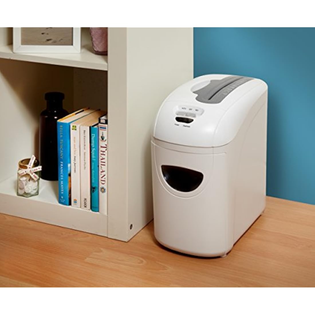 Swordfish X-Securia 800XC 8-Sheet Cross-Cut Paper Shredder – White