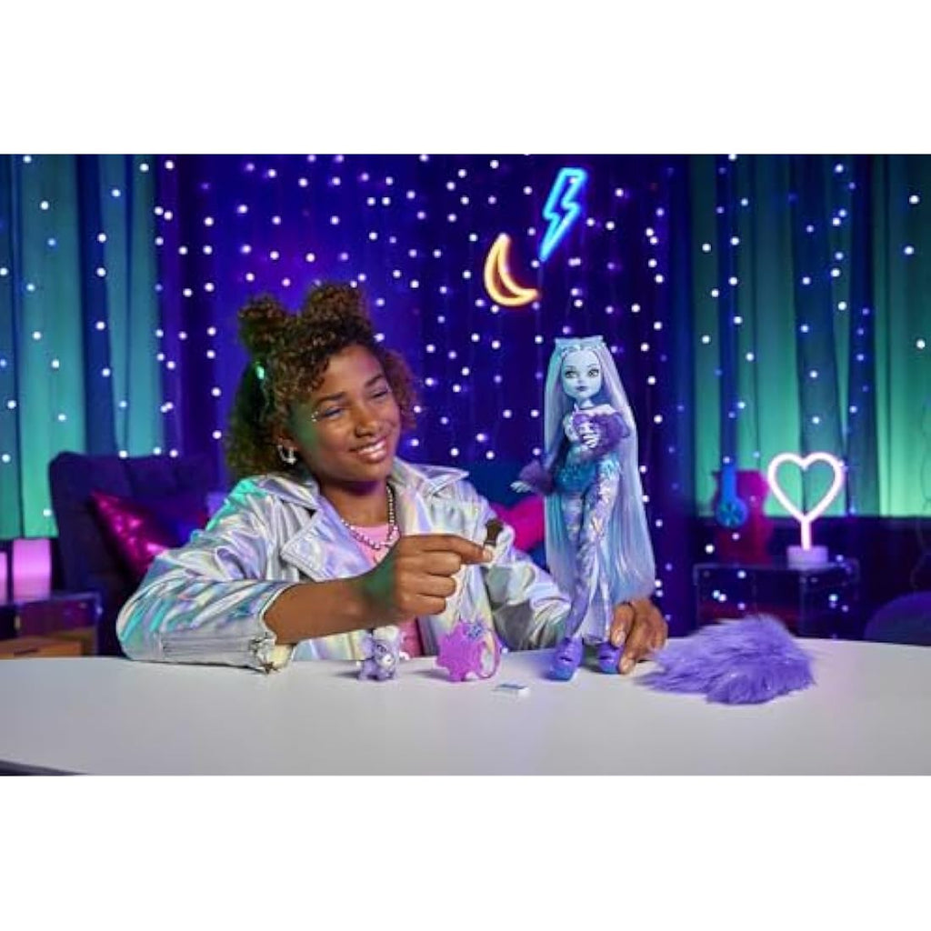 Monster High Abbey Bominable Yeti Fashion Doll with Pet Mammoth